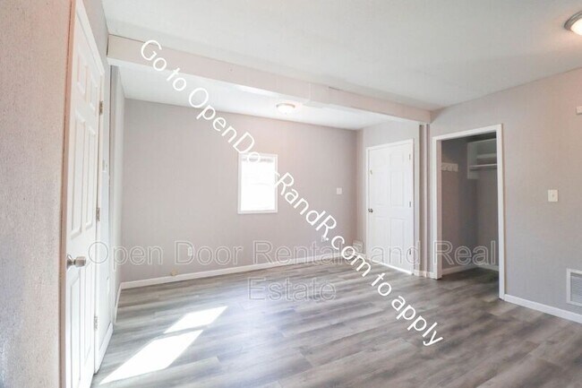 Building Photo - 301 S Randolph St