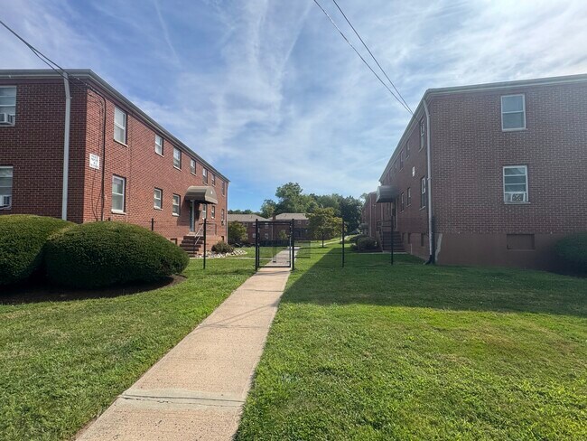 Foto del edificio - 768 New Britain Ave