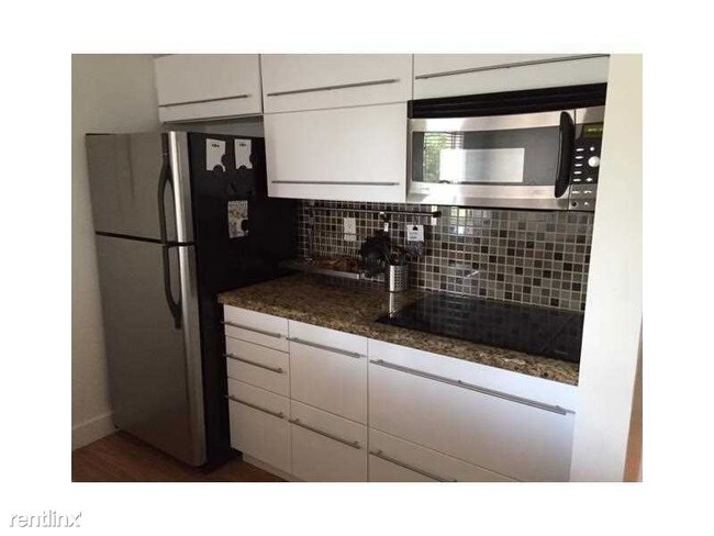 Building Photo - 2160 SW 16th Ave