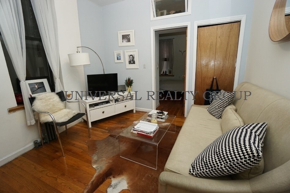 Primary Photo - 321 Broome St
