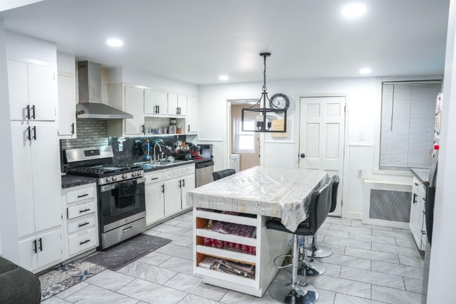 Building Photo - 134 Broadway