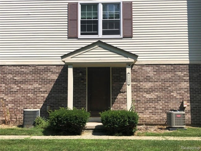 Foto del edificio - 2120 Hidden Meadows Dr