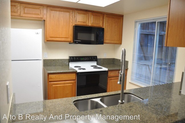 Building Photo - 4887 Lago Vista Cir