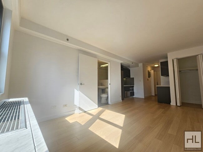 Building Photo - East 39th Street