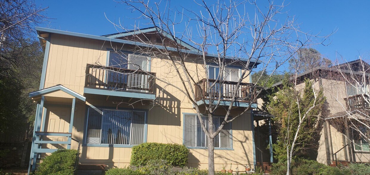 173 Lincoln Way, Auburn, CA 95603 Townhouse for Rent in Auburn, CA