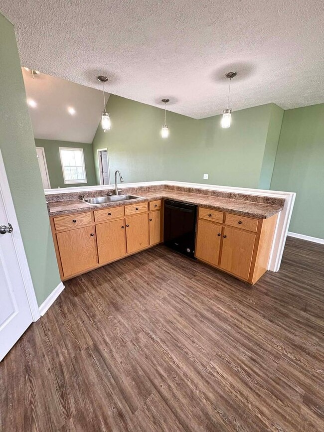 Building Photo - Nice Family Home!