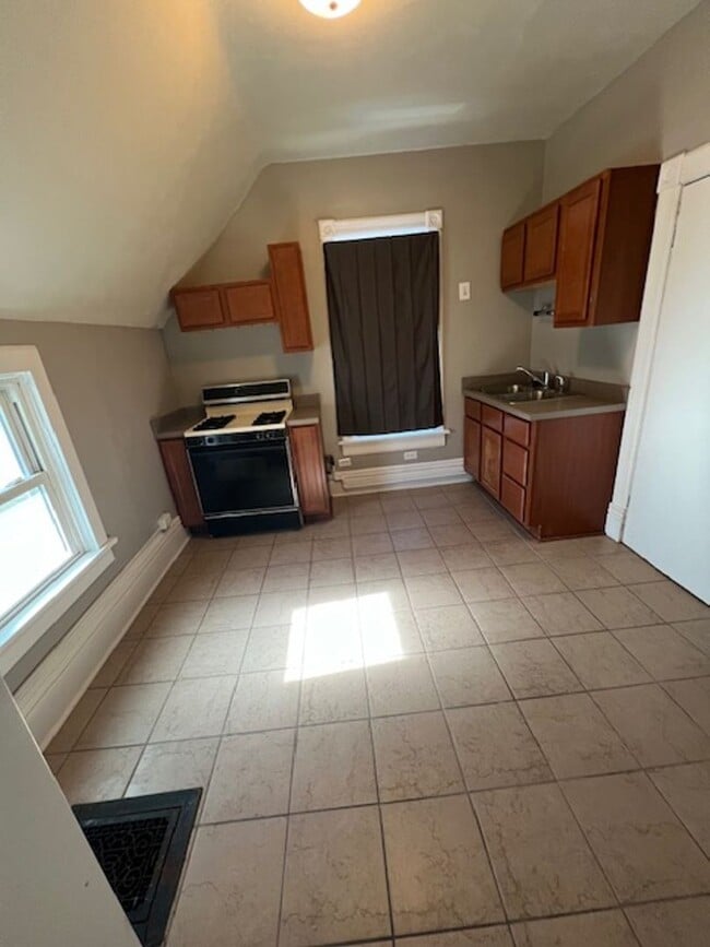 Building Photo - 6417 Sheridan Rd