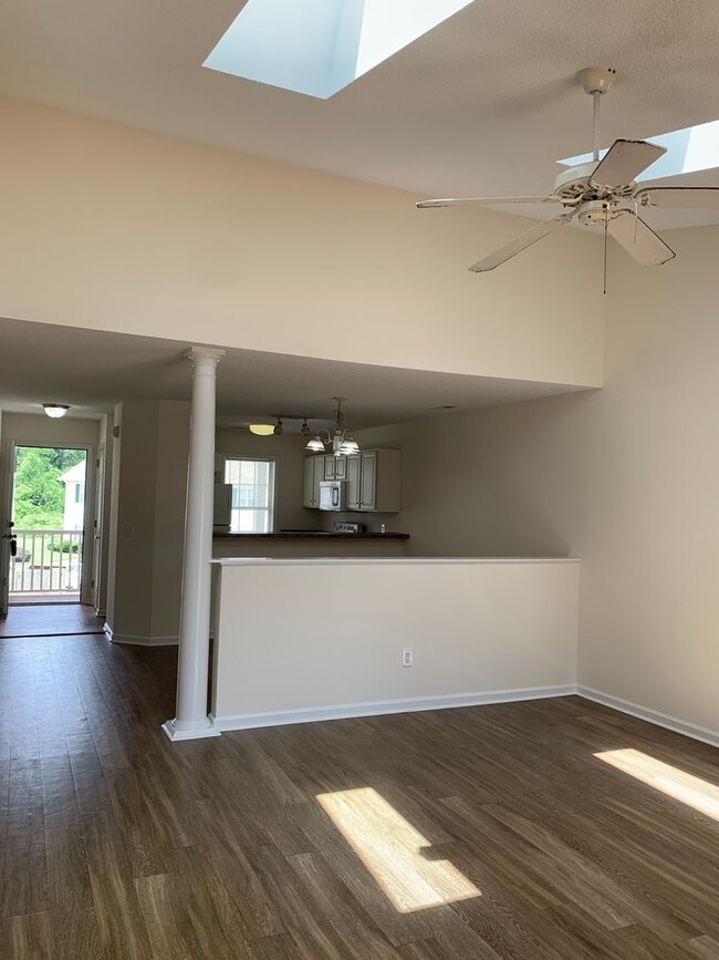 Building Photo - 2 Bedroom, 2 Bath Condo in Holton Place - ...