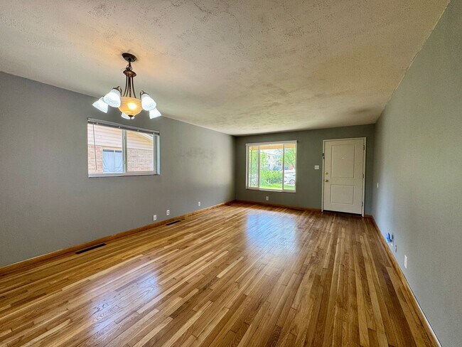 Foto del edificio - 3 Bedroom Home Walking distance to Sloan L...
