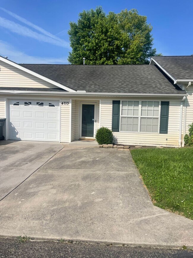 Foto del edificio - Knoxville 37912 - 2 bedroom 2 bath condo -...