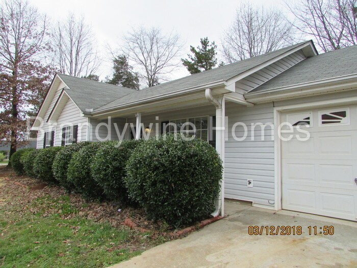 Primary Photo - 204 Martins Ct