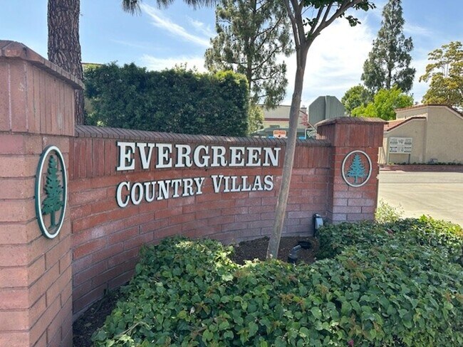 Building Photo - $500 OFF FIRST MONTH'S RENT! Evergreen Vil...