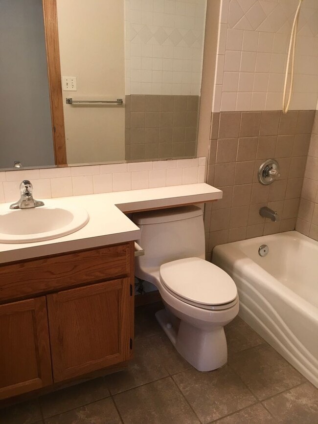 Building Photo - 4 BEDROOM, 3 BATHROOM HOUSE WITH 2 CAR ATT...