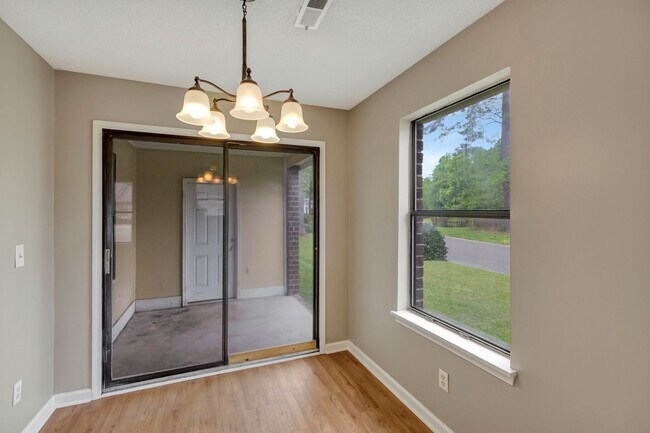 Foto del edificio - MOVE IN SPECIAL! Two Bedroom Pet-Friendly Unit in Gadsden Acres!