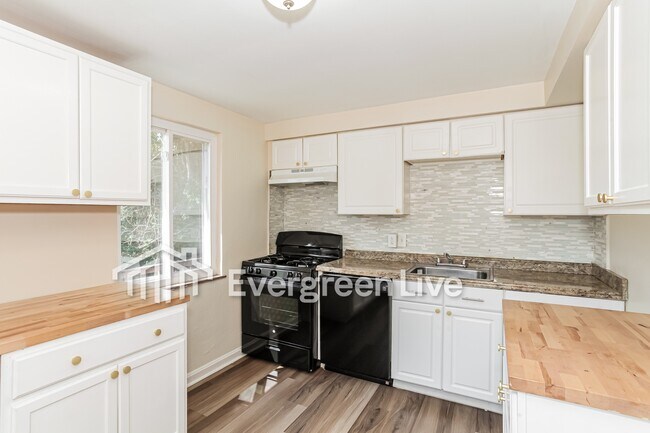 Foto del edificio - 6331 Stover Ave