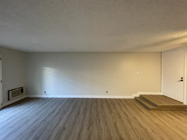 Building Photo - 3565 Linden Ave
