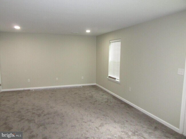 Foto del edificio - 707 S Twin Lakes Blvd