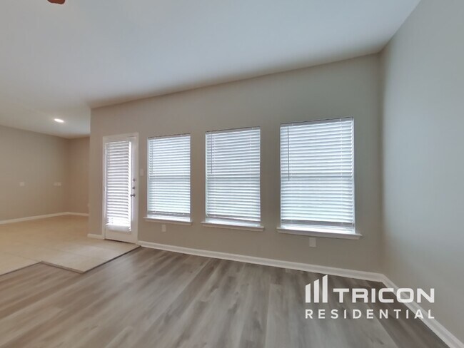 Foto del edificio - 12711 Plummersville St