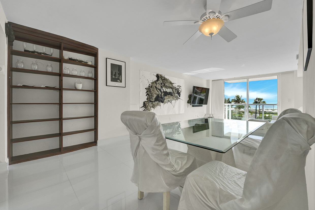 Foto principal - 2457 Collins Ave