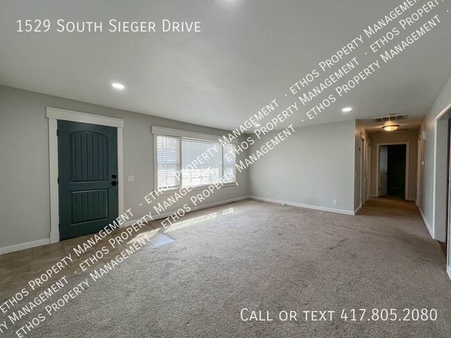 Building Photo - 1529 S Sieger Dr