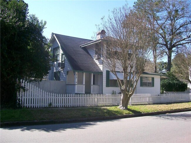 Building Photo - 214 5th St