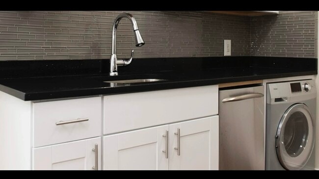 Foto del edificio - 3817 N Greenview Ave