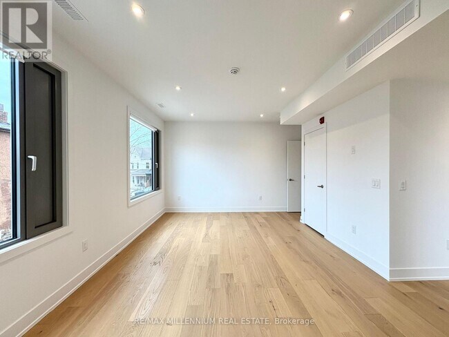 Photo du bâtiment - 155 Dovercourt Rd