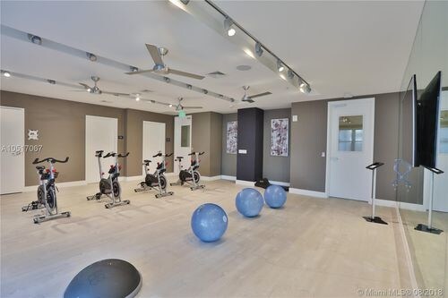 Foto del edificio - 8215 SW 72nd Ave