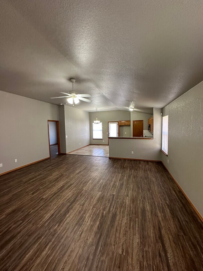 Building Photo - 2004 Cloverdale Ln