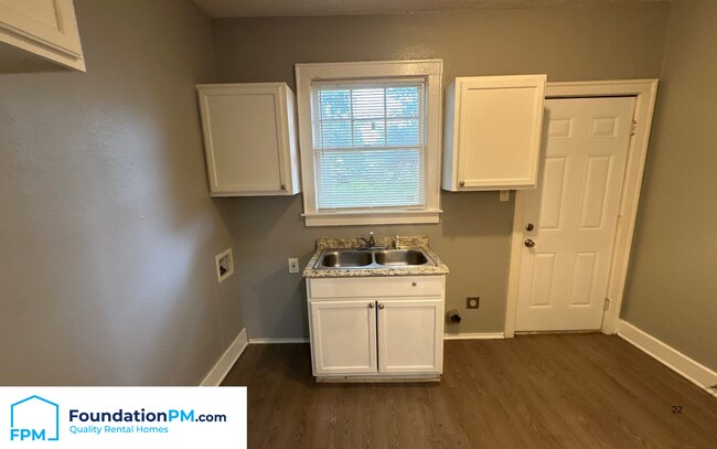 Building Photo - 2570 Malone Ave