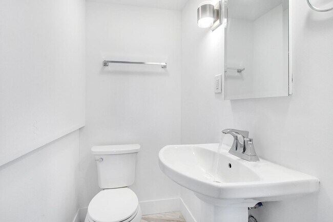 Building Photo - Updated Home with 3 Beds, 1.5 Baths, and B...