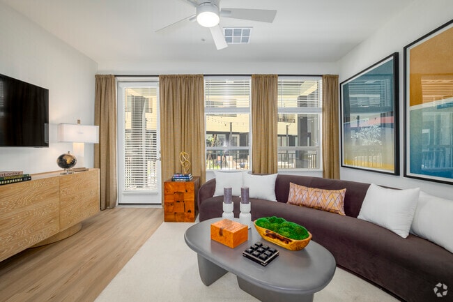 1BR, 1BA - 621SF - Living Room - Azur