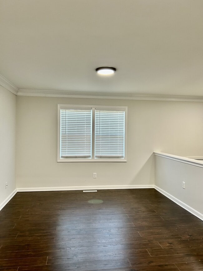 Building Photo - 46461 Rosewood Dr