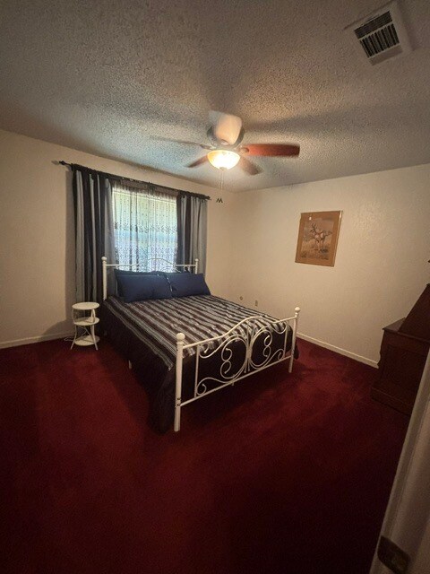 Foto del edificio - 5703 Sleepy Hollow Ave