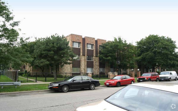 Building Photo - 8617 W Foster Ave