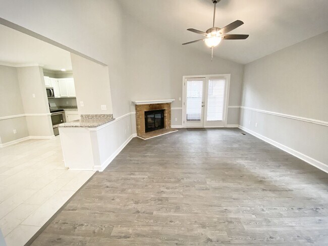 Foto del edificio - Beautifully Renovated 2 Bedroom 2 Bath in ...