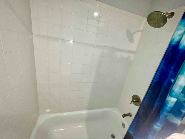 Foto del edificio - 11655 Golden Lake Ln