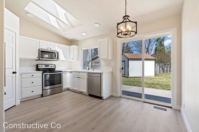 Foto del edificio - 3 br, 2 bath House - 996 E Ashford Street