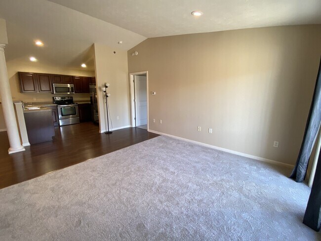 Building Photo - 5640 Irish Way, Unit 211