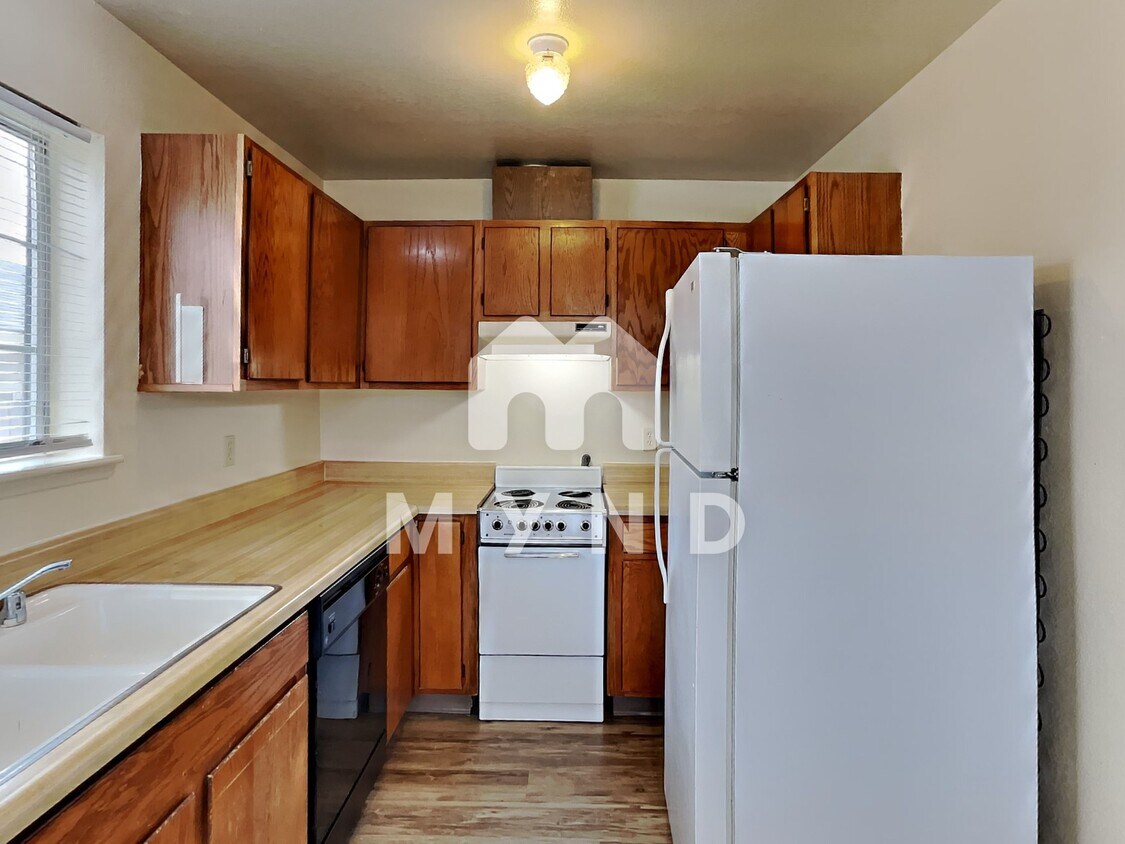 Primary Photo - 540 Monroe St Apt A