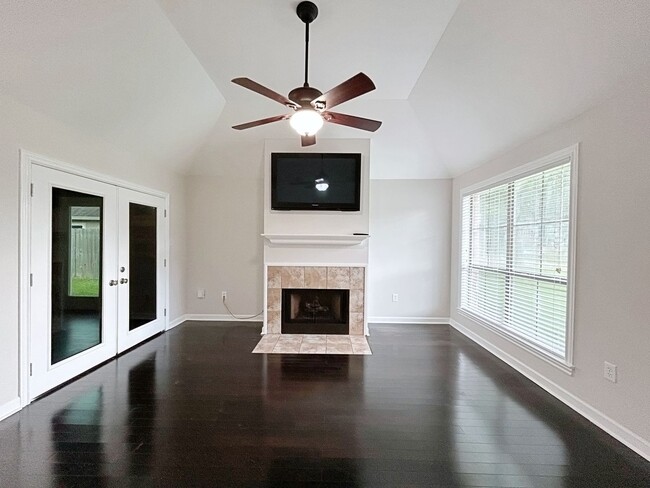 Building Photo - Charming 3-Bedroom Home in High Point Subd...