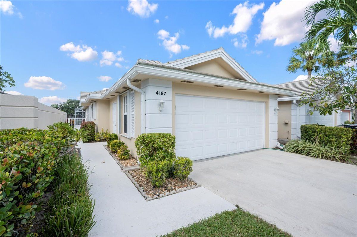 Foto principal - 4197 Royal Oak Dr