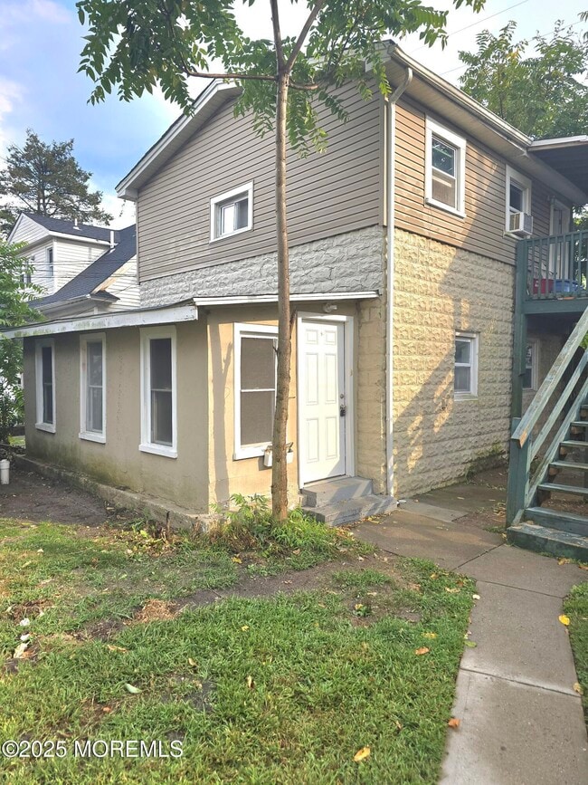 Building Photo - 316 8th Ave