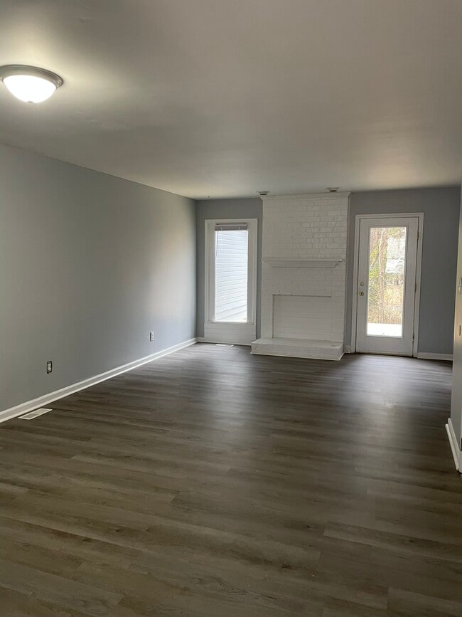 Building Photo - 6909 Glendower Rd
