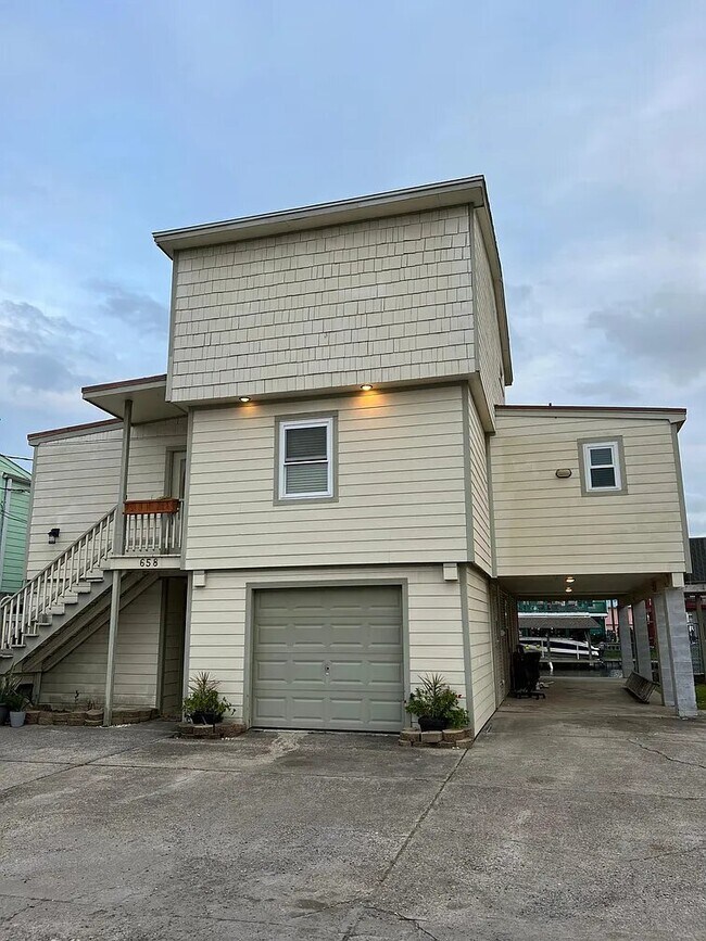 Foto del edificio - 658 Warsaw St