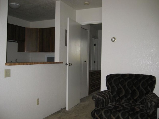 Building Photo - 170 Shady Ln