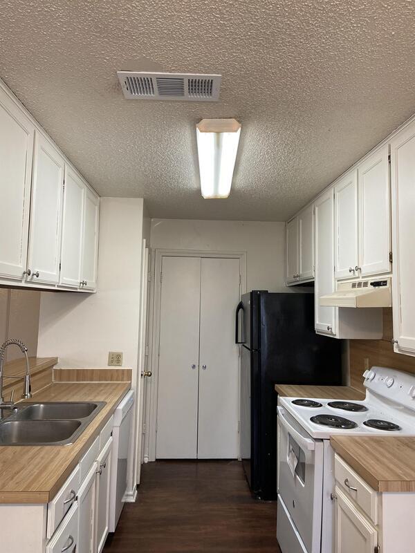 2320 Kingsford Ct, Arlington, TX 76017 Condo for Rent in Arlington, TX