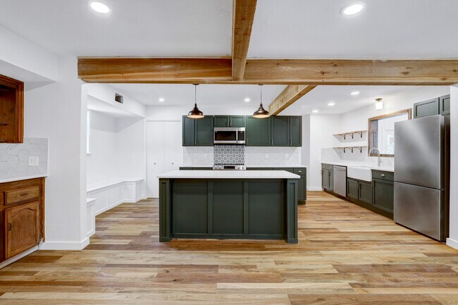 Building Photo - 3518 Red Oak Ln