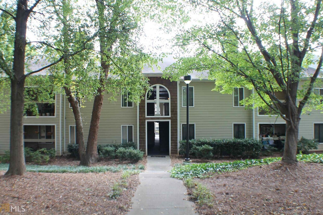 Primary Photo - 580 Emory Oaks Way
