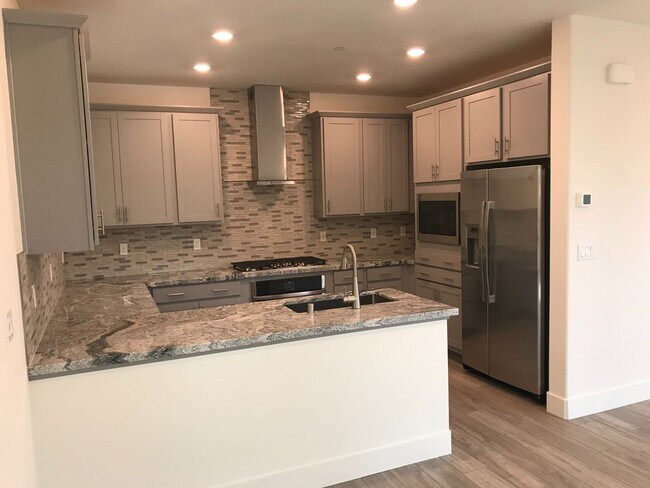 Building Photo - Beautiful 3BR, Energy Efficient, Smart Hom...